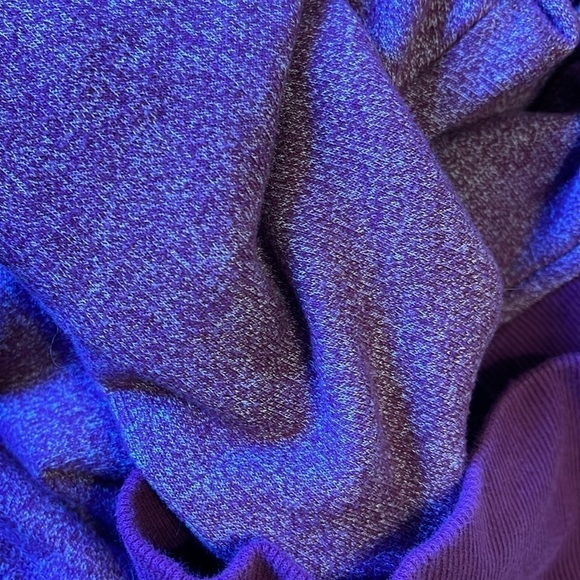 Roots kids size youth XL sweater in purple - Picture 5 of 5